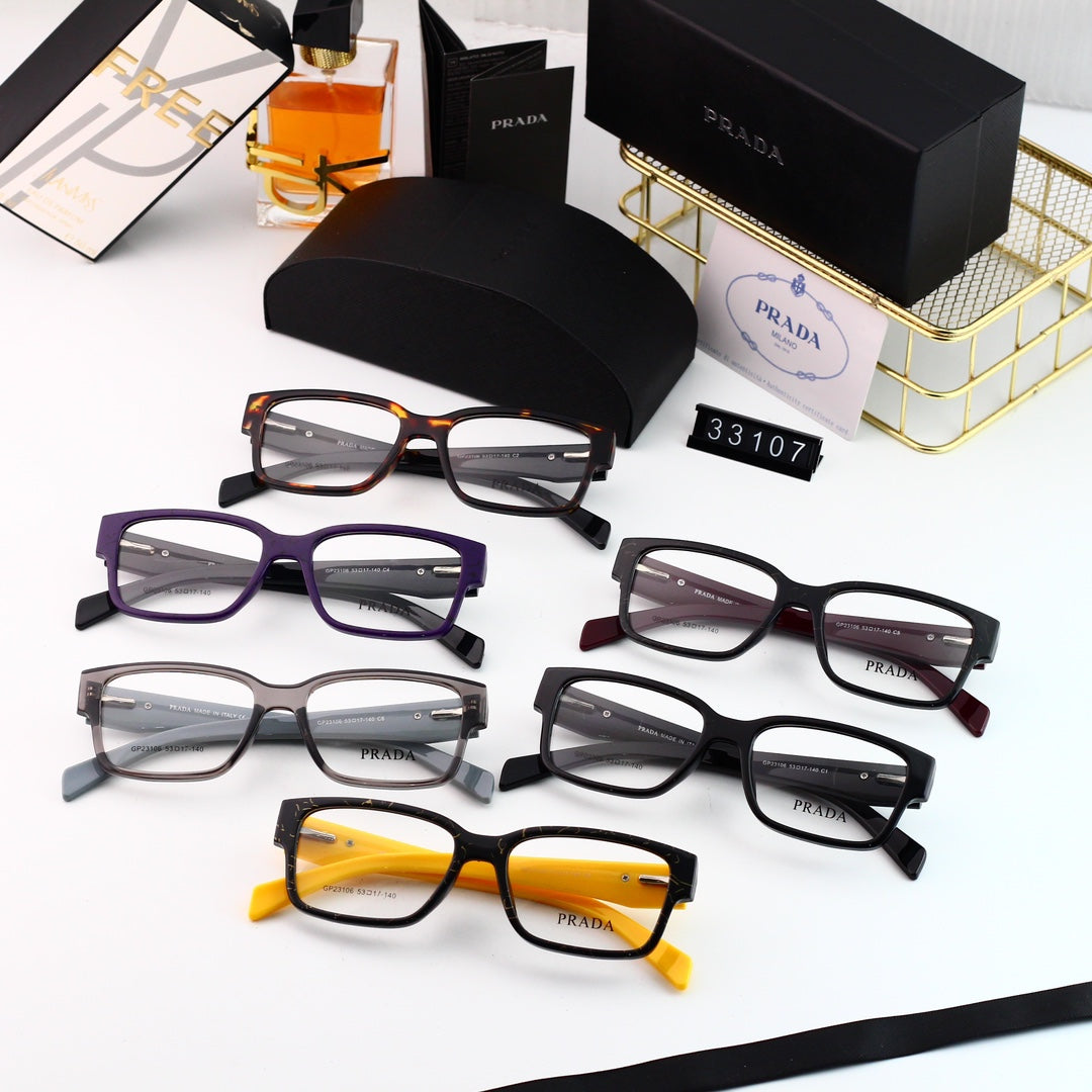 نظارات مربعة بشعار المثلث الكلاسيكي