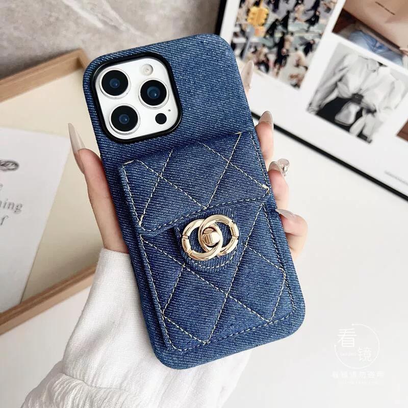 Gewatteerd crossbody-iPhone-hoesje met kettingriem & kaartvak