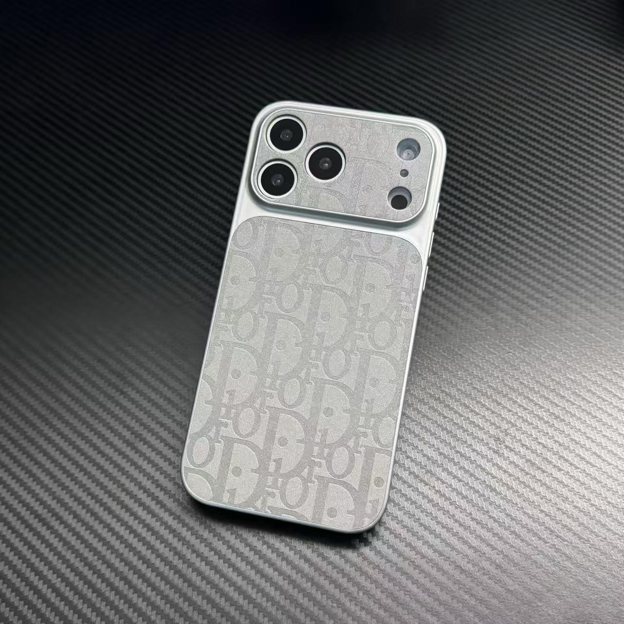 Elegantní pouzdra na iPhone Monogram