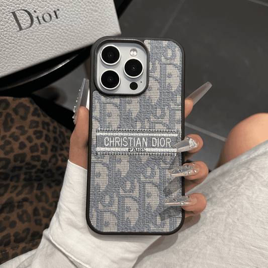 Funda para iPhone de tela inspirada en el diseñador con detalle bordado